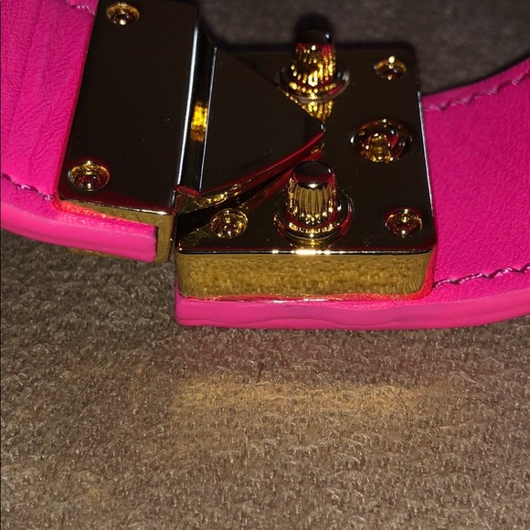 💗NWT Hot Pink Wide CC SKYE Leather Cuff Bracelet - Picture 8 of 8